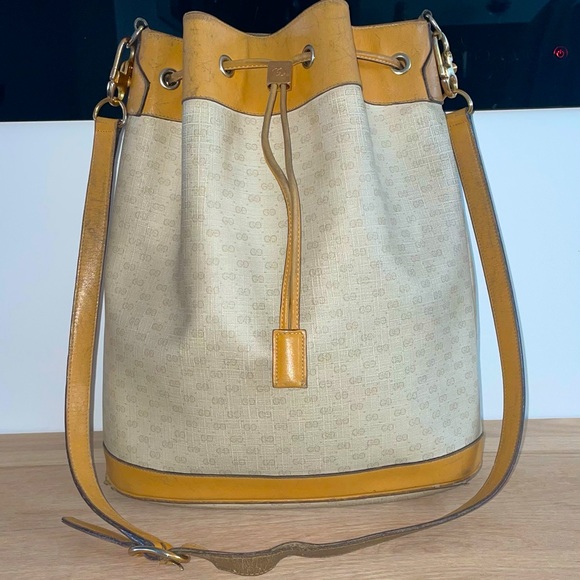 Authentic Gucci Vintage White Monogram Canvas Drawstring Bucket Bag - Picture 1 of 16